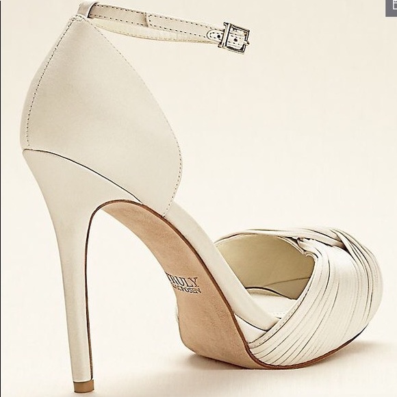 Truly Zac Posen - Picture 7 of 8